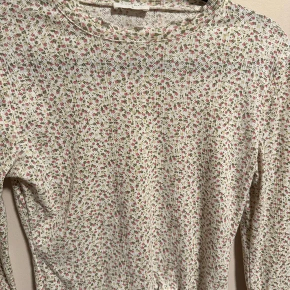 Storia Scalloped High Neck Dainty Long Sleeve Floral Tee- Size Medium - Picture 3 of 6